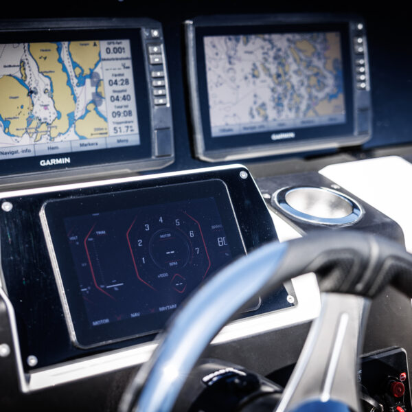 Garmin med NMEA kablage ingår!